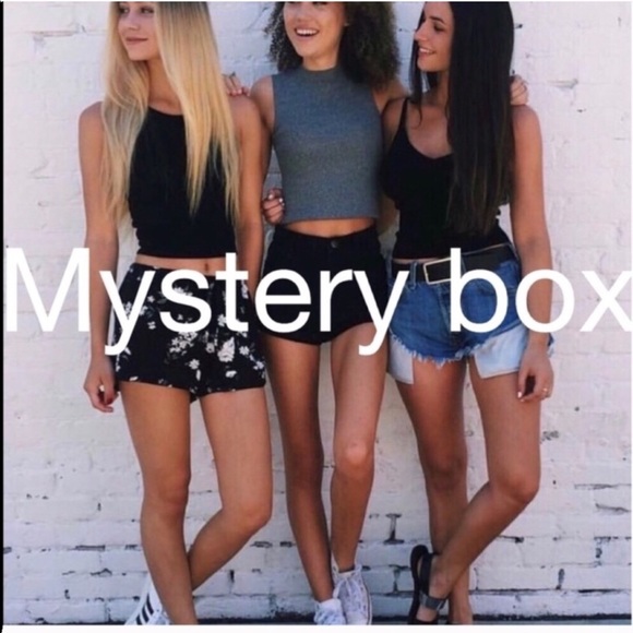 Big mystery box brandy Melville urban outfitters+ - Picture 3 of 7